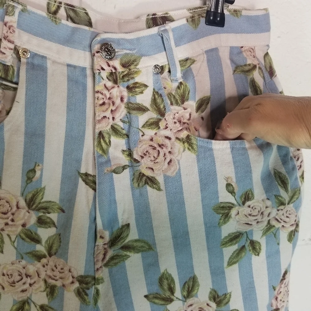 Vtg 80s 90s striped rose print bermuda long denim shorts Cottagecore